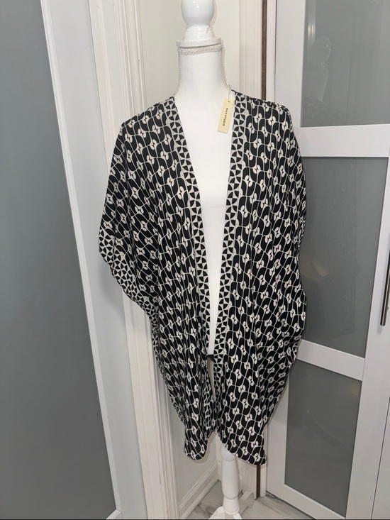 Max Studio Tops - Max Studio Black and White Geometric Wrap Scarf